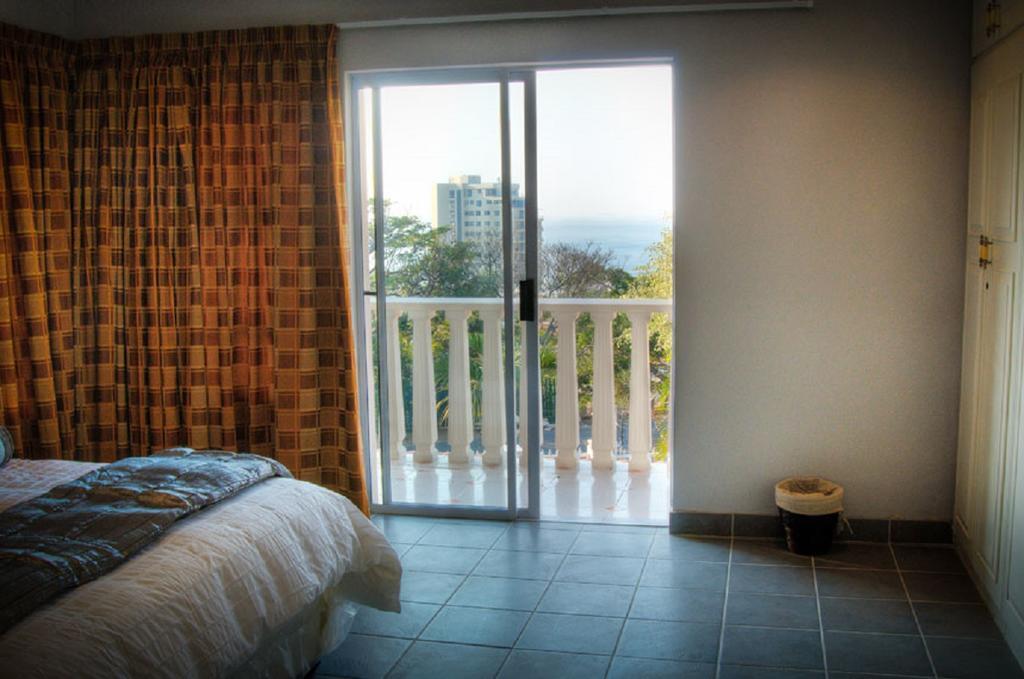 Rostalyn Guesthouse Umhlanga Rocks Exterior foto
