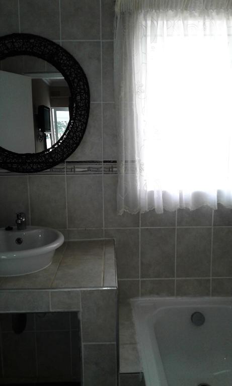 Rostalyn Guesthouse Umhlanga Rocks Exterior foto